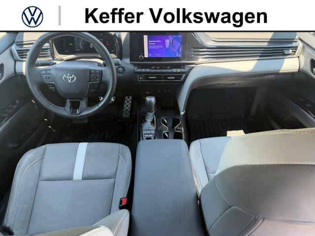 2025 Toyota Camry SE Hybrid
