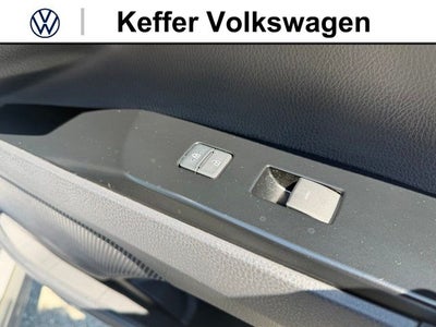 2025 Toyota Camry SE Hybrid