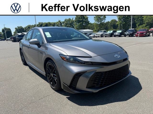 2025 Toyota Camry SE Hybrid