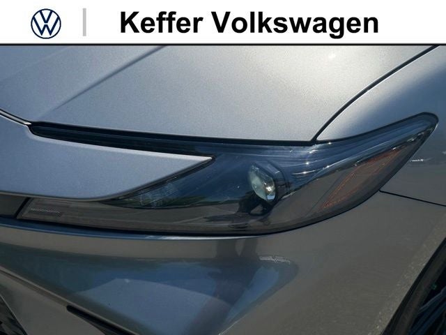2025 Toyota Camry SE Hybrid