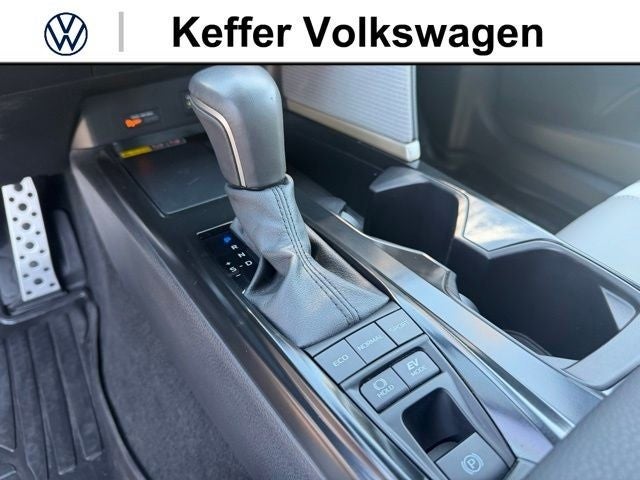 2025 Toyota Camry SE Hybrid
