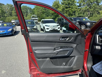 2024 Nissan Pathfinder SL