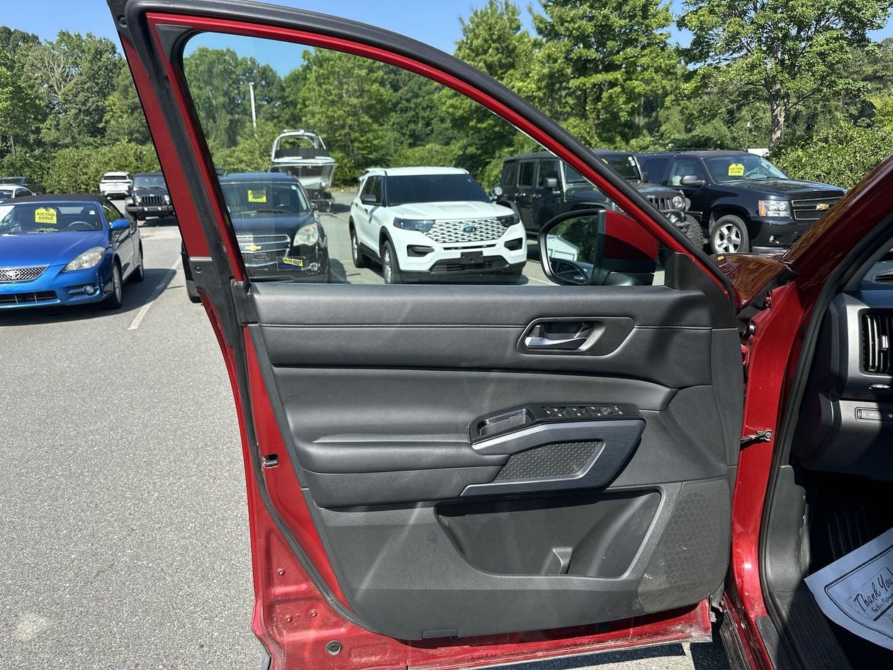 2024 Nissan Pathfinder SL