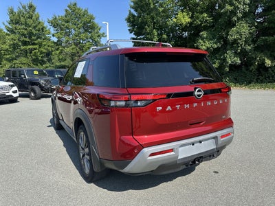 2024 Nissan Pathfinder SL