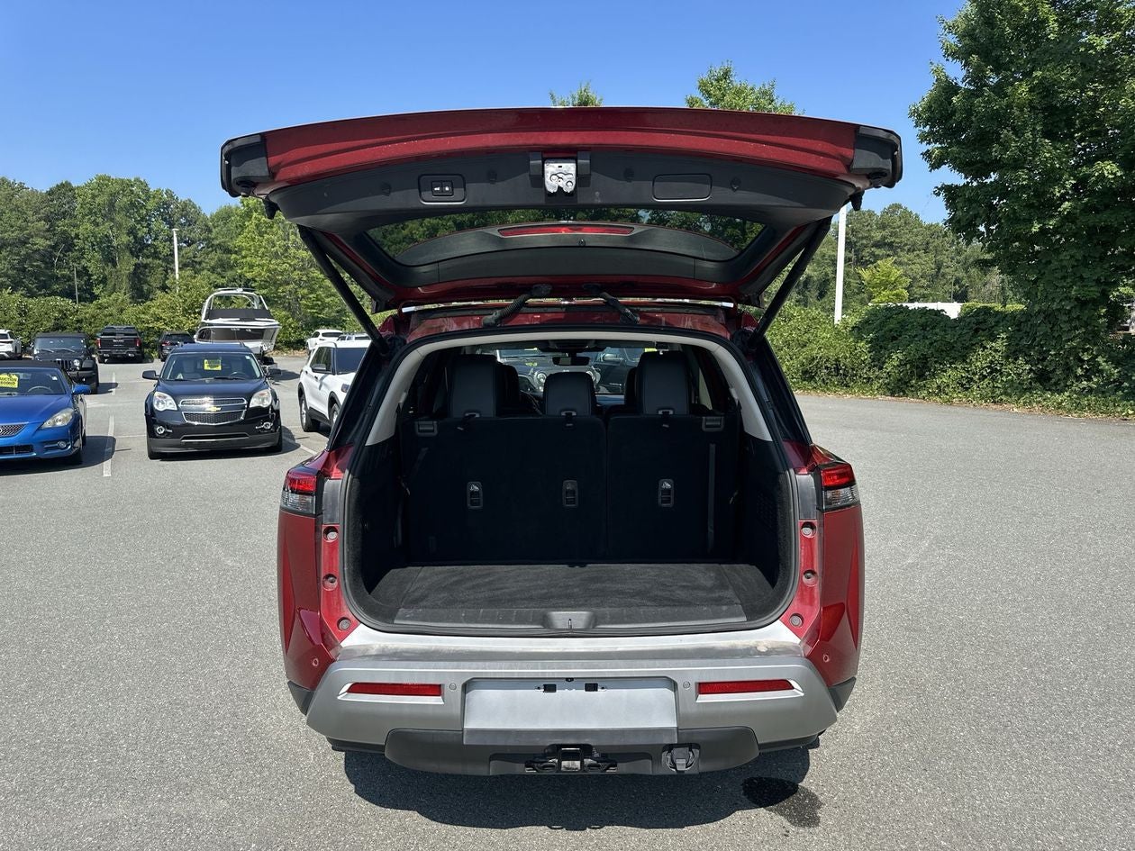 2024 Nissan Pathfinder SL