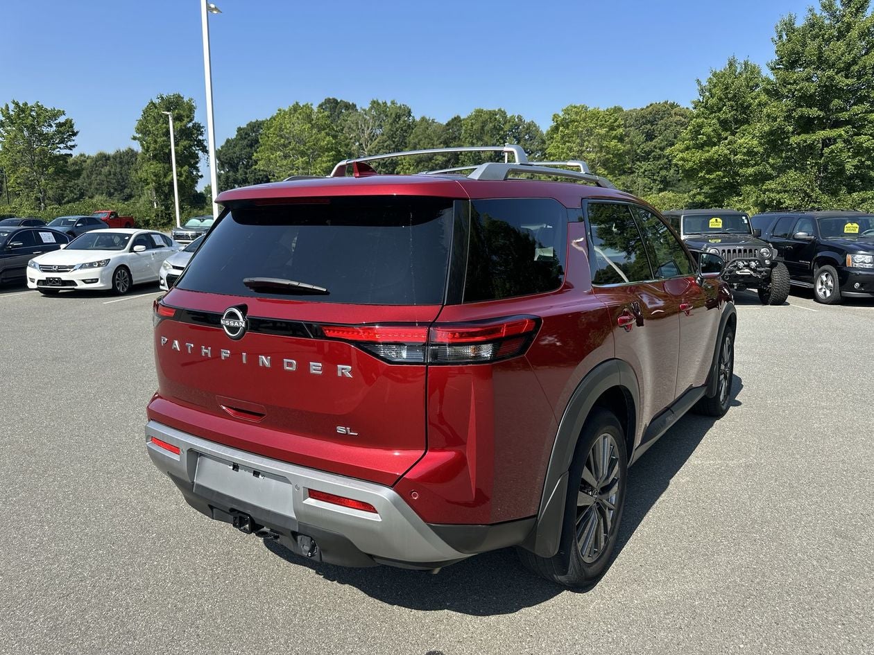 2024 Nissan Pathfinder SL
