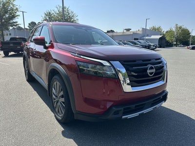 2024 Nissan Pathfinder SL