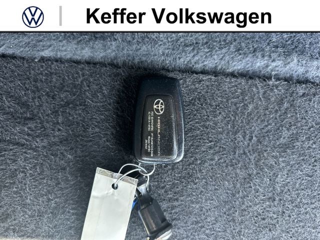 2022 Toyota Highlander LE