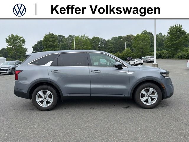 2022 Kia Sorento LX