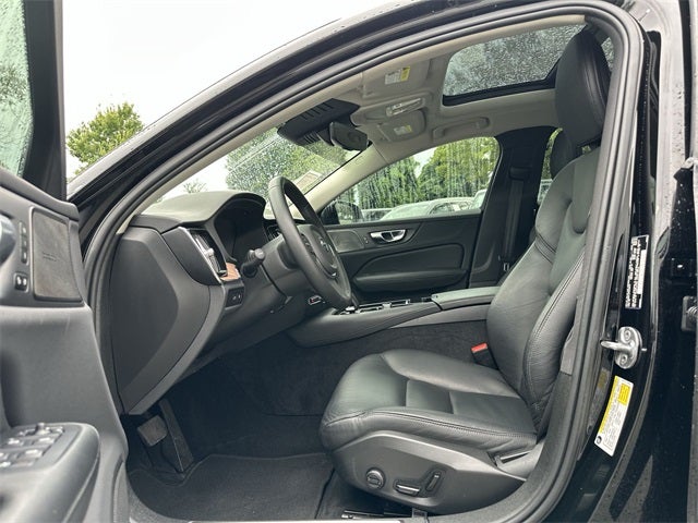 2023 Volvo S60 Recharge Plug-In Hybrid T8 Plus Dark Theme