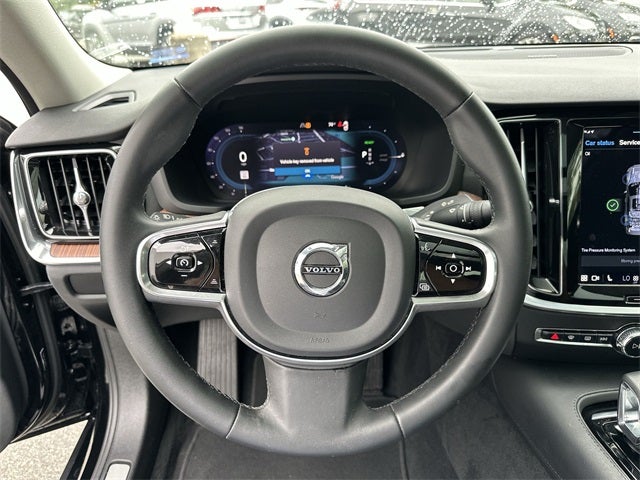 2023 Volvo S60 Recharge Plug-In Hybrid T8 Plus Dark Theme