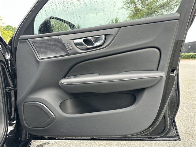 2023 Volvo S60 Recharge Plug-In Hybrid T8 Plus Dark Theme