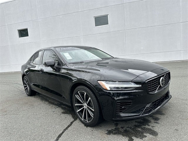 2023 Volvo S60 Recharge Plug-In Hybrid T8 Plus Dark Theme