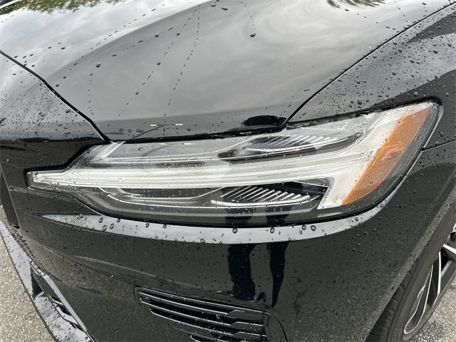 2023 Volvo S60 Recharge Plug-In Hybrid T8 Plus Dark Theme