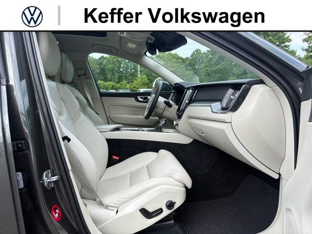 2019 Volvo XC60 T5 Momentum