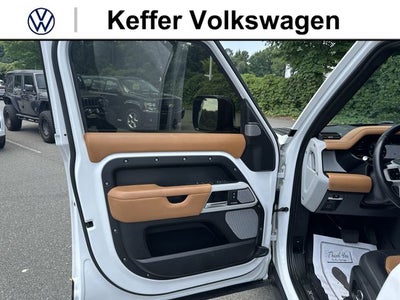 2023 Land Rover Defender 130 X-Dynamic SE