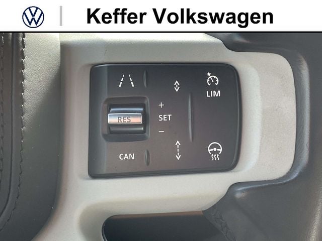 2023 Land Rover Defender 130 X-Dynamic SE