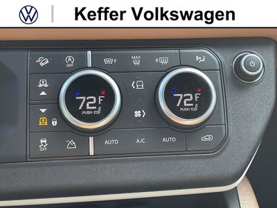 2023 Land Rover Defender 130 X-Dynamic SE