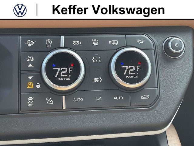 2023 Land Rover Defender 130 X-Dynamic SE