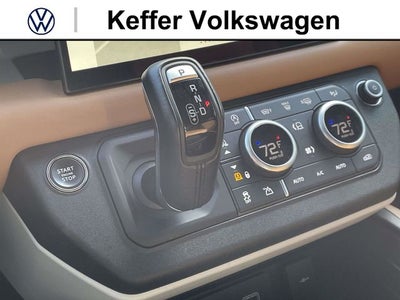2023 Land Rover Defender 130 X-Dynamic SE