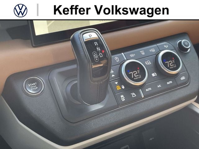 2023 Land Rover Defender 130 X-Dynamic SE