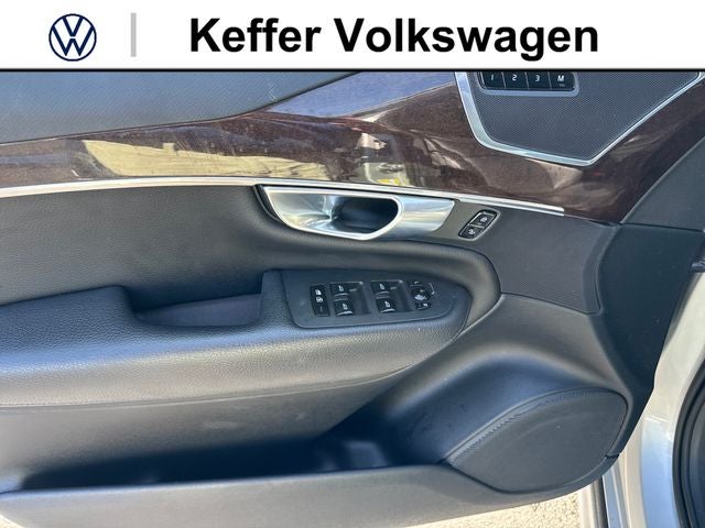 2019 Volvo XC90 T6 Momentum