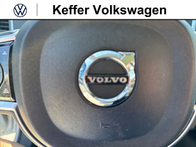 2019 Volvo XC90 T6 Momentum