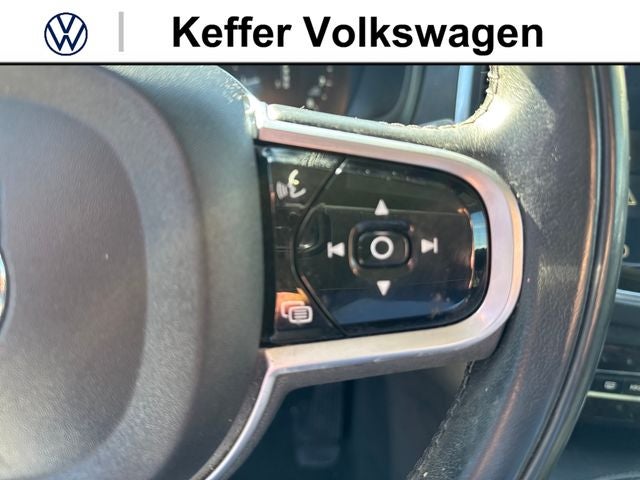 2019 Volvo XC90 T6 Momentum